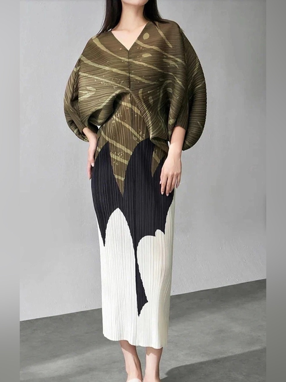 Pleated Abstract Batwing Maxi Dress One Size Olive Black Ivory